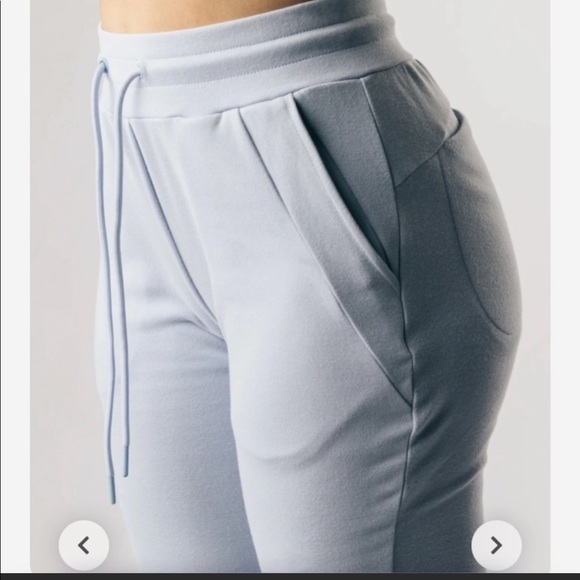 ISO/LOOKING FOR: IDENTITY PRO joggers-women’s Medium or Large - Picture 2 of 5